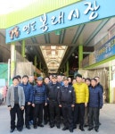 부산해경 임직원들, 지역 전통시장 장보기 ‘훈훈’