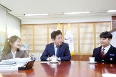 정찬민 용인시장,교복입은 천사 2명 모범시민상
