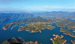 ‘하얀 파카’벗어던진 제천…‘청풍’은 어느새 봄을 머금고