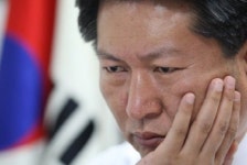 정청래 “눈물모아 마중물 될 것” …더컸유세단 발족