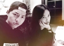 송중기·송혜교 다정한 일상 사진…팔짱 끼며 해맑은 미소