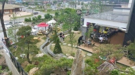 [헤럴드고객감동브랜드대상] “카페야, 닭갈비집이야?” 맛과 멋으로 인정받는 한가족숯불닭갈비본점