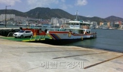 여수 경도 골프치러가던 체어맨노인에 갑판장 치여 사망