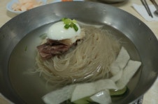 [한 젓가락 하실랭면] 장충동파 수장 ②평양면옥