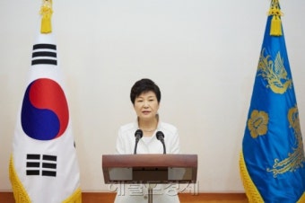 朴대통령, 7ㆍ4 공동성명 44주년에 대북 강경메시지…“도발과 보상 악순환 끊어야”