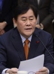 [속보] ‘친박 실세’ 최경환, 새누리당 대표 불출마 선언