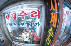 [포토에세이] 느리지만 정직한 곳…예지동의 시계는 거꾸로 간다