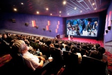 멀티플렉스 ‘꼼수’, 야금야금 올린 요금…역대최고