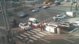 도산공원사거리 구급차 전복…씁쓸한 교통사고