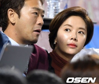 황정음 부부, 야구장 데이트 포착 ‘달달’