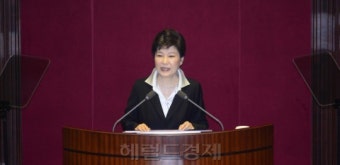 [朴대통령發 개헌론] “참 나쁜 대통령” vs “그 말 이제 돌려준다”…9년 9개월 만에 공수 뒤바뀐 與野