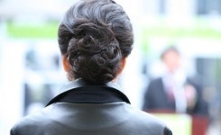 박 대통령 ‘올림 머리’도…최순실 단골 미용사 손길