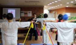 심해지는 어깨통증, 유착성관절낭염?
