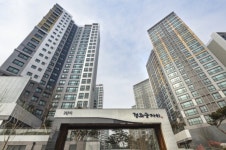 강북아파트도 중소형이 10억원 시대...도쿄인가?