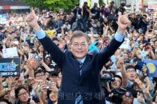 文, ‘애국보수’ 통합-‘가짜보수’ 청산…투트랙으로 ‘대세론 굳히기’