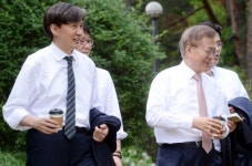 조국 교수 “민정수석 맡는 동안 트위터 쉽니다”
