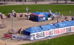 서울광장은 언제 시민의 품으로…