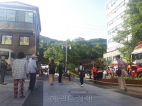 [수락산 화재 르포]밤 새 뜬 눈, 친지 안부 전화도…조마조마했던 상계동 주민들