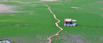 [헤럴드포토] ‘축구장 같은 저수지 바닥’
