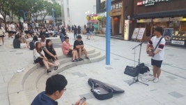 거리공연 ‘공해’ 추락…걷기 싫은 홍대 ‘걷고싶은거리’