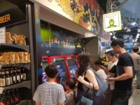 유통업계로 들어온 ‘오락실’ … 규제 문제로 시름시름