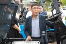 확실한 4차 산업혁명 ‘전기 지게차’, 앞서있는 서비스 제공할 것…(주)홍진기업 홍진기 대표