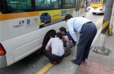 [뉴스탐색] 대형사고 부르는 버스 재생타이어…‘경기도의 발’이 위험하다