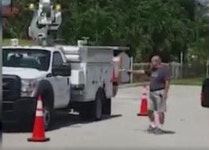 美전직소방관, 집 앞 주차된 공사차량에 분노…18발 총격