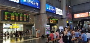 [르포] [복합몰의 최대위기 ①] “우리도 소상공인인데…주말 이틀 휴업은 부당”