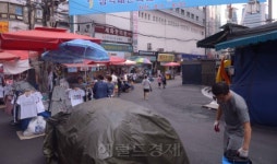 [포토뉴스]막바지 여름휴가철 썰렁한 시장