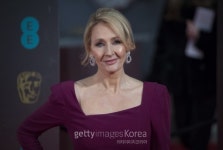 [슈퍼리치] ‘연봉 1000억원’ 작가는…‘해리포터’ 조앤 K. 롤링