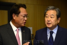 [헤럴드포토] 이야기 나누는 김무성-정진석