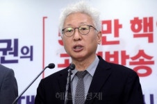 한국당 혁신위 “박 전 대통령에 자진 탈당 권유해야”