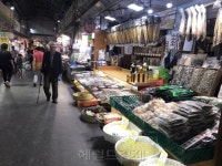 [최고의 추석, 최악의 추석 ②] “재래시장에 사람 많아도 뜨내기 손님들뿐” 한숨