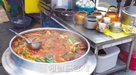 [포토에세이]신발 한켤레 사고…국밥에 탁배기 한잔…세상이 다 내것이구나