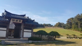 국내 유일 왕이 직접 이름을 하사한 말의 비석 ‘의마총(義馬塚)’