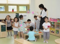 [뉴스탐색]빈교실에 어린이집?…“탁상공론” 교육계 반발
