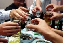 [연중기획-음주 에티켓①] 회식 비매너 여전해도…“술 마신거라 용서된다?”