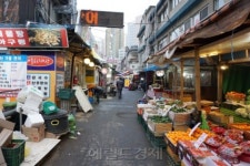 [설 D-한달 ①] [르포] 재래시장 상인들 “설 대목? 옛날 얘기지 뭐…”