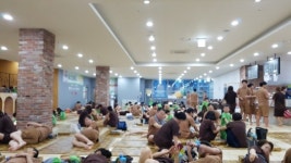 [최강한파에 달라진 유통가 ③] 도심 거리 상가는 썰렁…쇼핑몰ㆍ찜질방은 ‘북적’