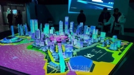 ‘차원의 벽’ 통과하니…가상·혼합현실 뒤섞인 5G 미래도시 한눈에