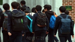 [미투 확산 ‘파장’]남학생 노골적 성추행이 ‘짓궂은 장난’?…속만 끓는 女교사들