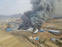 용인 대상양지물류센터 화재 2시간째 활활…인명 피해 아직 없어