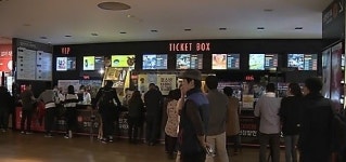 ‘영화 1편=1만원 시대’ 논란…“지금도 부담” vs “영화계 숨통”