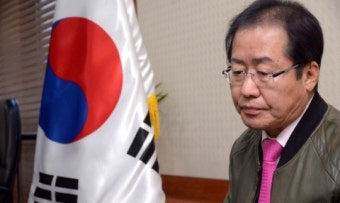홍준표 “대통령 김기식 해임 건의…해임된다는 느낌 받아”
