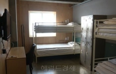 [이슈 현장]‘불황의 제주 게스트하우스’ 경찰 수시로 ‘불쑥’…업체는 ‘속만 끙끙’