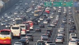 주차장 된 고속도로, 500km 정체…“오후 10~11시 되야 해소”