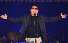 ‘가왕’ 조용필 콘서트, 우천시에도 공연…“우의 나눠 드려요”