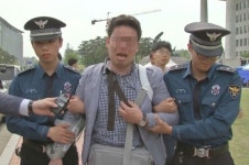 김성태 폭행범, 검찰에 구속 송치…경찰 “정당가입 여부 계속 수사”