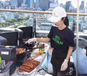 “비건 핫도그도 역시 소스 맛이네” 세운상가에 울려퍼진 ‘에코푸드마켓’